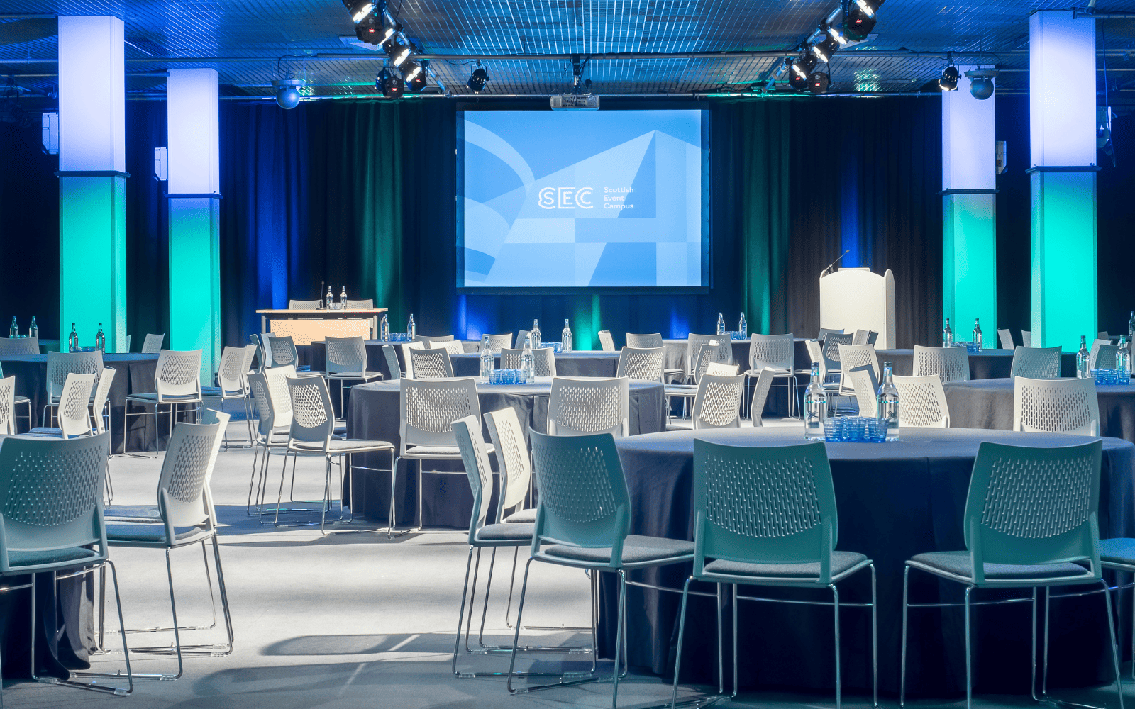 Image of Hall 1 in cabaret seating