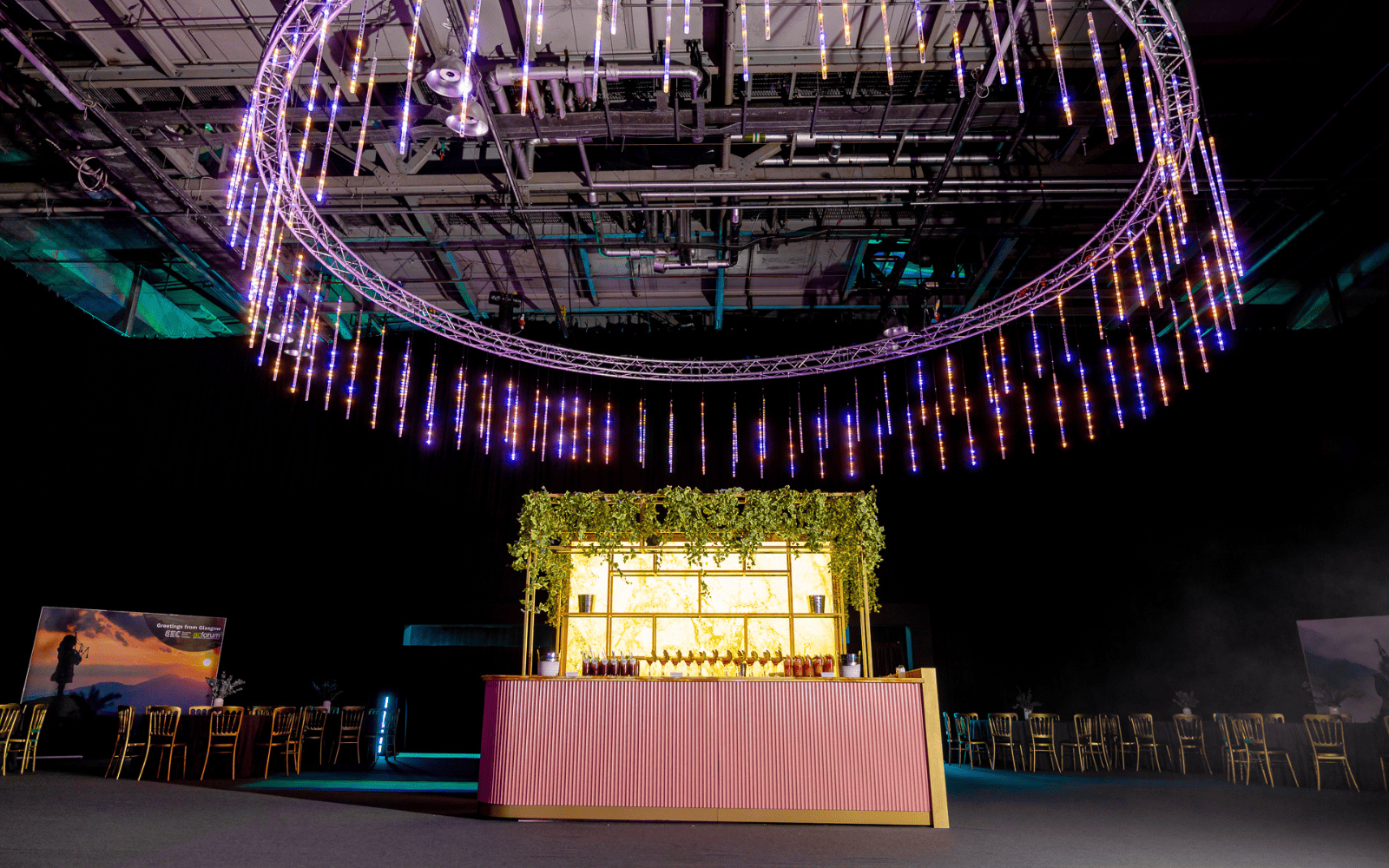 Image of hall 2 with bar and seating